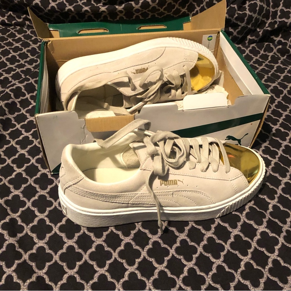 Puma Suede Platform Womens Size 8.5 Gold Athletic W/ Box Sneakers 362222-01